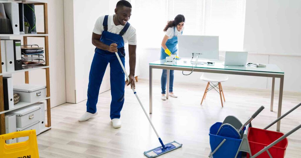 Commercial Cleaning vs. In-House Cleaning, Commercial Cleaning, Advantages of In-House Cleaning, Commercial Cleaning Services, Workplace Cleanliness